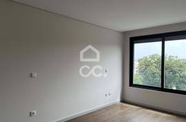 New 3 bedroom apartment on Avenida da Boavista with balcony New 3 bedroom apartment on Avenida da Boavista with balcony