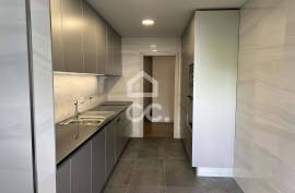 New 3 bedroom apartment on Avenida da Boavista with balcony New 3 bedroom apartment on Avenida da Boavista with balcony
