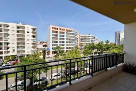 Excellent opportunity in the heart of Quarteira!