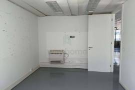 Leasehold | Office | Refurbished | Av. António Serpa | Lisbon