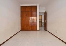 2 Bedroom Apartment | Central | Downtown Bathtub