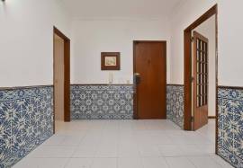 2 Bedroom Apartment | Central | Downtown Bathtub