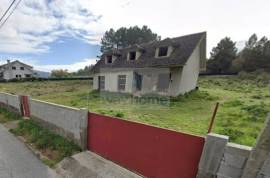 Land with Views and Quiet Location in Chaves