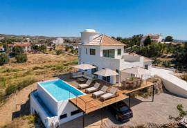 Vila Real de Santo António – 5-bedroom villa with infinity pool and sea views