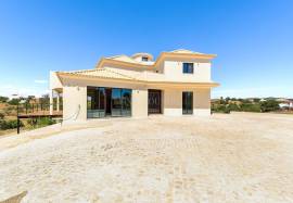 Vila Real de Santo António – 5-bedroom villa with infinity pool and sea views