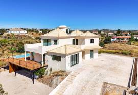 Vila Real de Santo António – 5-bedroom villa with infinity pool and sea views