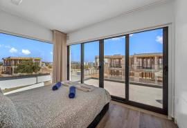Pêra – modern 4-bedroom villa with sea views and pool