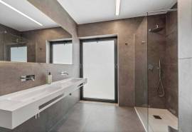 Pêra – modern 4-bedroom villa with sea views and pool