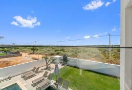 Pêra – modern 4-bedroom villa with sea views and pool