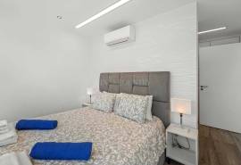 Pêra – modern 4-bedroom villa with sea views and pool
