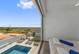 Pêra – modern 4-bedroom villa with sea views and pool