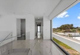 Pêra – modern 4-bedroom villa with sea views and pool
