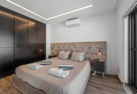 Pêra – modern 4-bedroom villa with sea views and pool