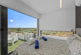 Pêra – modern 4-bedroom villa with sea views and pool