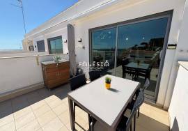STUNNING DUPLEX WITH A 30 m² TERRACE AND STUNNING SEA VIEWS – 50 M FROM OLHOS DE ÁGUA BEACH – WITH GARAGE – VARANDAS DO MAR II