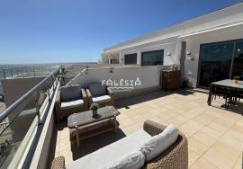 STUNNING DUPLEX WITH A 30 m² TERRACE AND STUNNING SEA VIEWS – 50 M FROM OLHOS DE ÁGUA BEACH – WITH GARAGE – VARANDAS DO MAR II