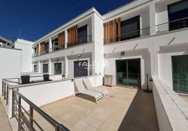 STUNNING DUPLEX WITH A 30 m² TERRACE AND STUNNING SEA VIEWS – 50 M FROM OLHOS DE ÁGUA BEACH – WITH GARAGE – VARANDAS DO MAR II
