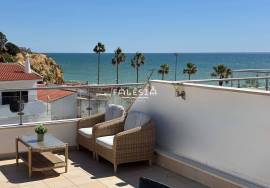 STUNNING DUPLEX WITH A 30 m² TERRACE AND STUNNING SEA VIEWS – 50 M FROM OLHOS DE ÁGUA BEACH – WITH GARAGE – VARANDAS DO MAR II