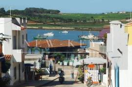 Comercial property located in the center of Alvor