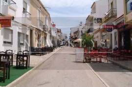 Comercial property located in the center of Alvor