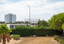 2 Bedroom Apartment in Alvor with Pool and Private Garage 2 Bedroom Apartment in Alvor with Pool and Private Garage