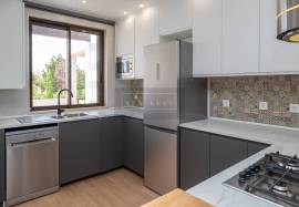 2 Bedroom Apartment in Alvor with Pool and Private Garage 2 Bedroom Apartment in Alvor with Pool and Private Garage
