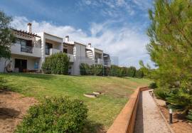 2 Bedroom Apartment in Alvor with Pool and Private Garage 2 Bedroom Apartment in Alvor with Pool and Private Garage