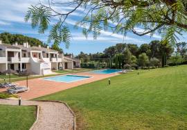 2 Bedroom Apartment in Alvor with Pool and Private Garage 2 Bedroom Apartment in Alvor with Pool and Private Garage