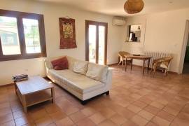 Beautifully Renovated 50's House On 700 M2 Of Land With Swimming Pool And 2 Outbuildings Including A Freelance Practice. Beautifully Renovated 50's House On 700 M2 Of Land With Swimming Pool And 2 Outbuildings Including A Freelance Practice.