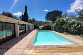 Beautifully Renovated 50's House On 700 M2 Of Land With Swimming Pool And 2 Outbuildings Including A Freelance Practice. Beautifully Renovated 50's House On 700 M2 Of Land With Swimming Pool And 2 Outbuildings Including A Freelance Practice.