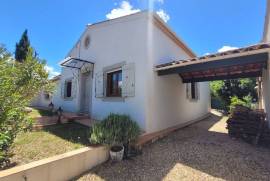 Beautifully Renovated 50's House On 700 M2 Of Land With Swimming Pool And 2 Outbuildings Including A Freelance Practice.