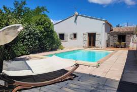 Beautifully Renovated 50's House On 700 M2 Of Land With Swimming Pool And 2 Outbuildings Including A Freelance Practice. Beautifully Renovated 50's House On 700 M2 Of Land With Swimming Pool And 2 Outbuildings Including A Freelance Practice.