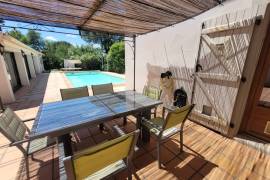Beautifully Renovated 50's House On 700 M2 Of Land With Swimming Pool And 2 Outbuildings Including A Freelance Practice. Beautifully Renovated 50's House On 700 M2 Of Land With Swimming Pool And 2 Outbuildings Including A Freelance Practice.