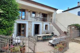 A Charming, Characterful Village House, Fully Renovated, Offering 250 M2 Of Living Space And A Lovely Garden With A Swimming Pool. A Charming, Characterful Village House, Fully Renovated, Offering 250 M2 Of Living Space And A Lovely Garden With A Swimming Pool.