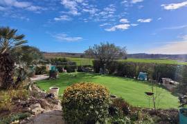 Superb Single-Storey Villa With 140 M2 Of Living Space Plus Converted Garage On 1161 M2 Of Land, On The Edge Of The Village With Unobstructed Views. Superb Single-Storey Villa With 140 M2 Of Living Space Plus Converted Garage On 1161 M2 Of Land, On The Edge Of The Village With Unobstructed Views.