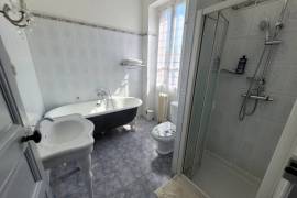 A Superb Townhouse With 250 M2 Of Living Space, Garage, Garden And Pool.