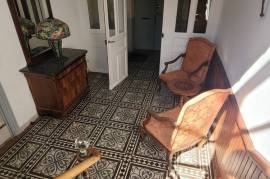 A Superb Townhouse With 250 M2 Of Living Space, Garage, Garden And Pool.