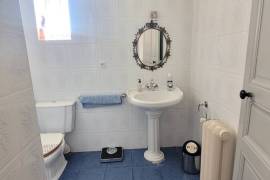 A Superb Townhouse With 250 M2 Of Living Space, Garage, Garden And Pool.