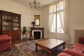 A Superb Townhouse With 250 M2 Of Living Space, Garage, Garden And Pool.