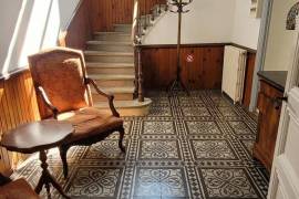 A Superb Townhouse With 250 M2 Of Living Space, Garage, Garden And Pool.