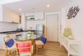 2 Bedroom Ground Floor Condo In Great Location