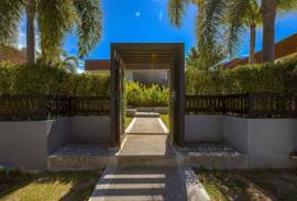 Modern 3 Bedroom Luxury Pool Villa