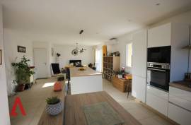 3 room, 77m2 House for sale in Nissan lez enserune - 255 000 € *