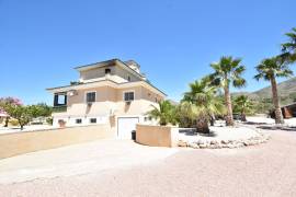 BEAUTIFUL COUNTRY VILLA WITH MOUNTAIN VIEWS IN MACISVENDA