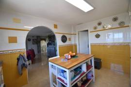 BEAUTIFUL COUNTRY VILLA WITH MOUNTAIN VIEWS IN MACISVENDA