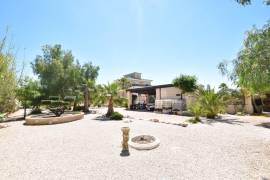 BEAUTIFUL COUNTRY VILLA WITH MOUNTAIN VIEWS IN MACISVENDA
