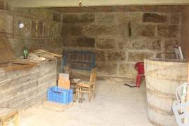 Detached house - Stone house for restoration with surrounding land of 2500m²