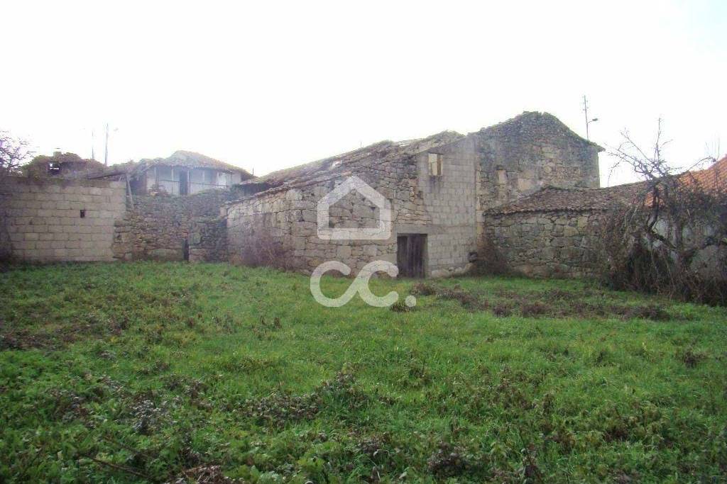Detached house for restoration with an area of 460m²