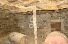 Detached house for restoration with an area of 460m²