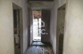 Detached house for restoration with an area of 460m²